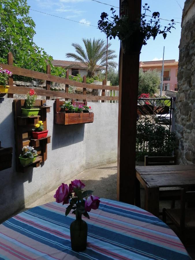 B&B Daddanca Ales Exterior foto
